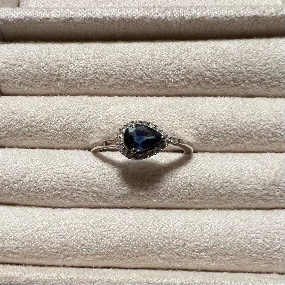 10k white gold Montana sapphire and Diamond ring